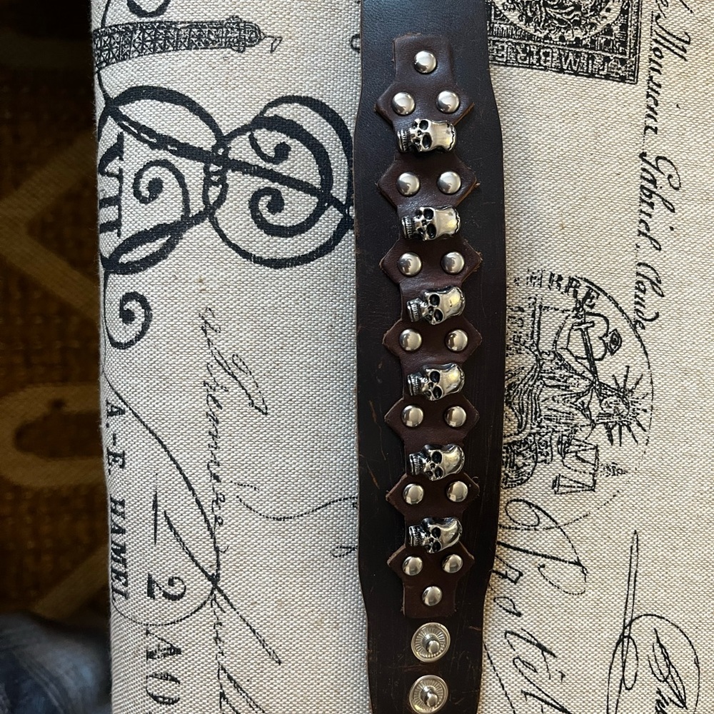 Leather skull cuff bracelets - Picture 3 of 11